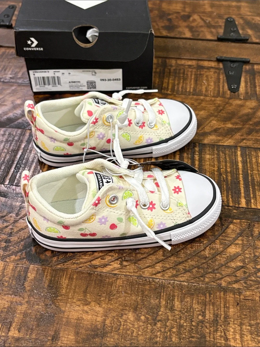 Converse cute cream